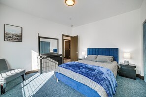 Interior - Fully Updated! Prime Riverside Spot Near Dtwn (Riverside)