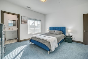 House (2 Bedrooms) | Interior - Fully Updated! Prime Riverside Spot Near Dtwn (Riverside)