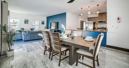 Fully Updated! Prime Riverside Spot Near Dtwn