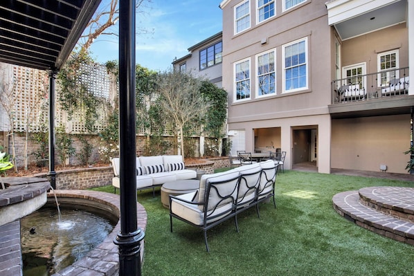 Terrace/patio - Hidden Garden Retreat in the Heart of Downtown Savannah (savannah)