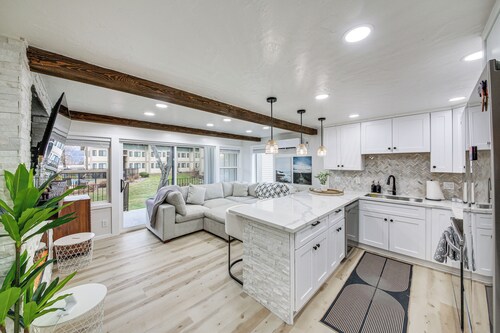 Seasonal Pool & Marina! Condo on Lake Pend Oreille