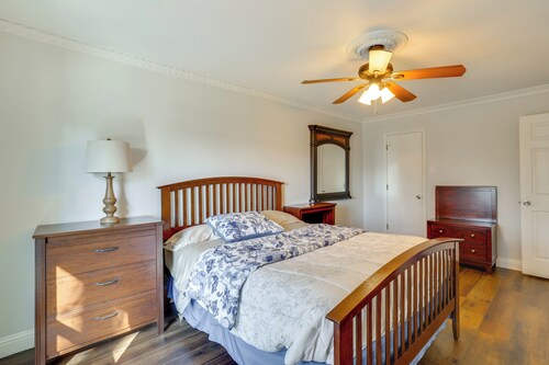 11 Mi to Dtwn Dallas: Charming Home w/ Deck & Yard