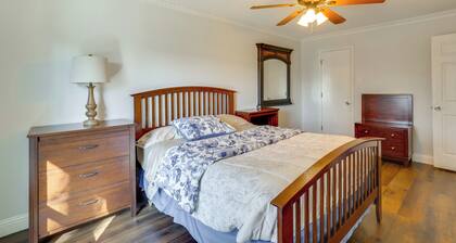 11 Mi to Dtwn Dallas: Charming Home w/ Deck & Yard