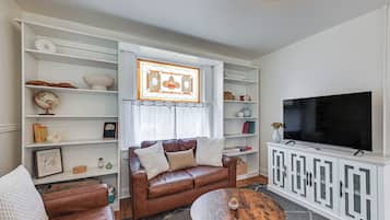 House (2 Bedrooms) | Front of property