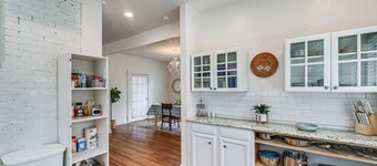 Walk to Everything! Historic Billings Home w/ Deck