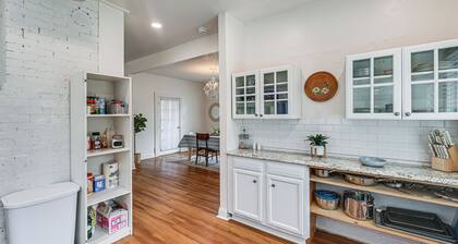 Walk to Everything! Historic Billings Home w/ Deck