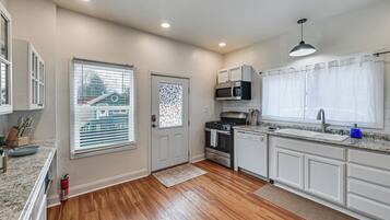 House (2 Bedrooms) | Interior