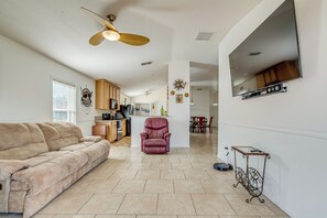 House (3 Bedrooms) | Interior - 9 Mi to WEC & Dtwn Ocala! Family Haven w/ Patio (Ocala)
