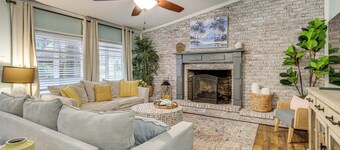 5 Mi to Historic Dtwn Beaufort: Family Gem w/ Yard