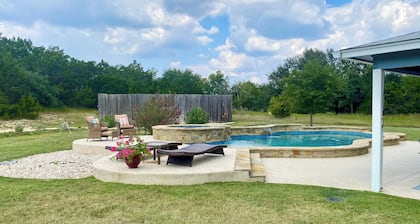 Hill Country Escape: Family Home w/ Outdoor Oasis