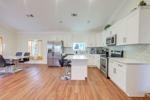 Apartment (3 Bedrooms) | Interior - Walk to Avondale Eats & Brews: Urban Getaway (Birmingham)