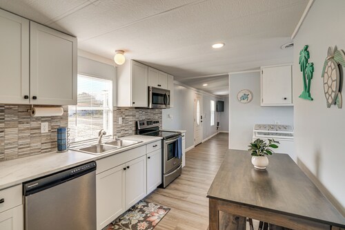 2 Mi to Beaches: Breezy Panama City Home w/ Deck!