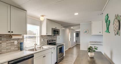 2 Mi to Beaches: Breezy Panama City Home w/ Deck!