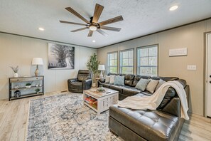 House (3 Bedrooms) | Interior - Cozy Hillside Retreat Near Dale Hollow Lake! (Burkesville)