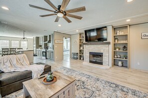 House (3 Bedrooms) | Interior - Cozy Hillside Retreat Near Dale Hollow Lake! (Burkesville)