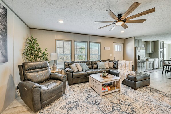 House (3 Bedrooms) | Front of property - Cozy Hillside Retreat Near Dale Hollow Lake! (Burkesville)