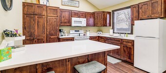 Stunning Views! Table Rock Lake Cabin Near Marina