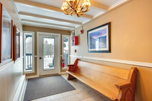 Interior - Walk to the Lifts! Skier's Black Mountain Basecamp (Jackson)