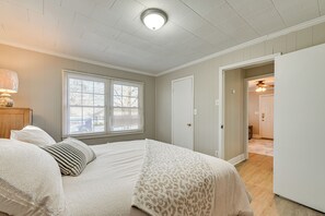 Interior - 2 Mi to Uptown Lexington: Pet-friendly Getaway! (Lexington)