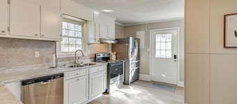2 Mi to Uptown Lexington: Pet-friendly Getaway!
