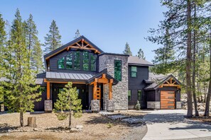House (3 Bedrooms) | Interior - Mountain Modern and Spacious, Close to Everything! (Truckee)