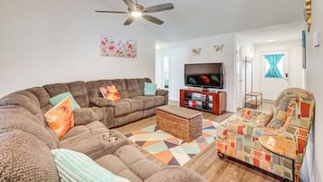 House (3 Bedrooms) | Front of property