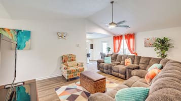 House (3 Bedrooms) | Interior