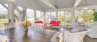 Bourbon Country Escape! Spacious Home w/ Fire Pit
