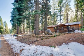 Interior - 2 Mi to Lake Almanor! Northern Sierra Family Cabin (Westwood)