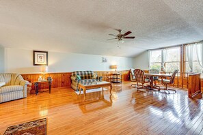 Apartment (1 Bedroom) | Interior - Cozy Barn Apt w/ 5-acre Pond in South Georgia! (Doerun)