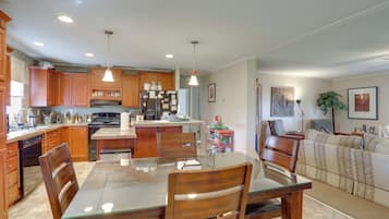 House (3 Bedrooms) | Interior