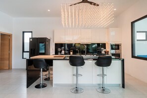 Fridge, microwave, oven, stovetop - Villa Moon - Modern Luxury Pool Villa in Bo Phut (Koh Samui)