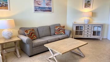 Condo, 1 Bedroom | Living area