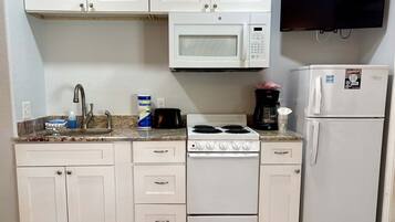 Condo, 1 Bedroom | Private kitchen