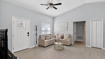 House, 3 Bedrooms | Living area | Smart TV, streaming services