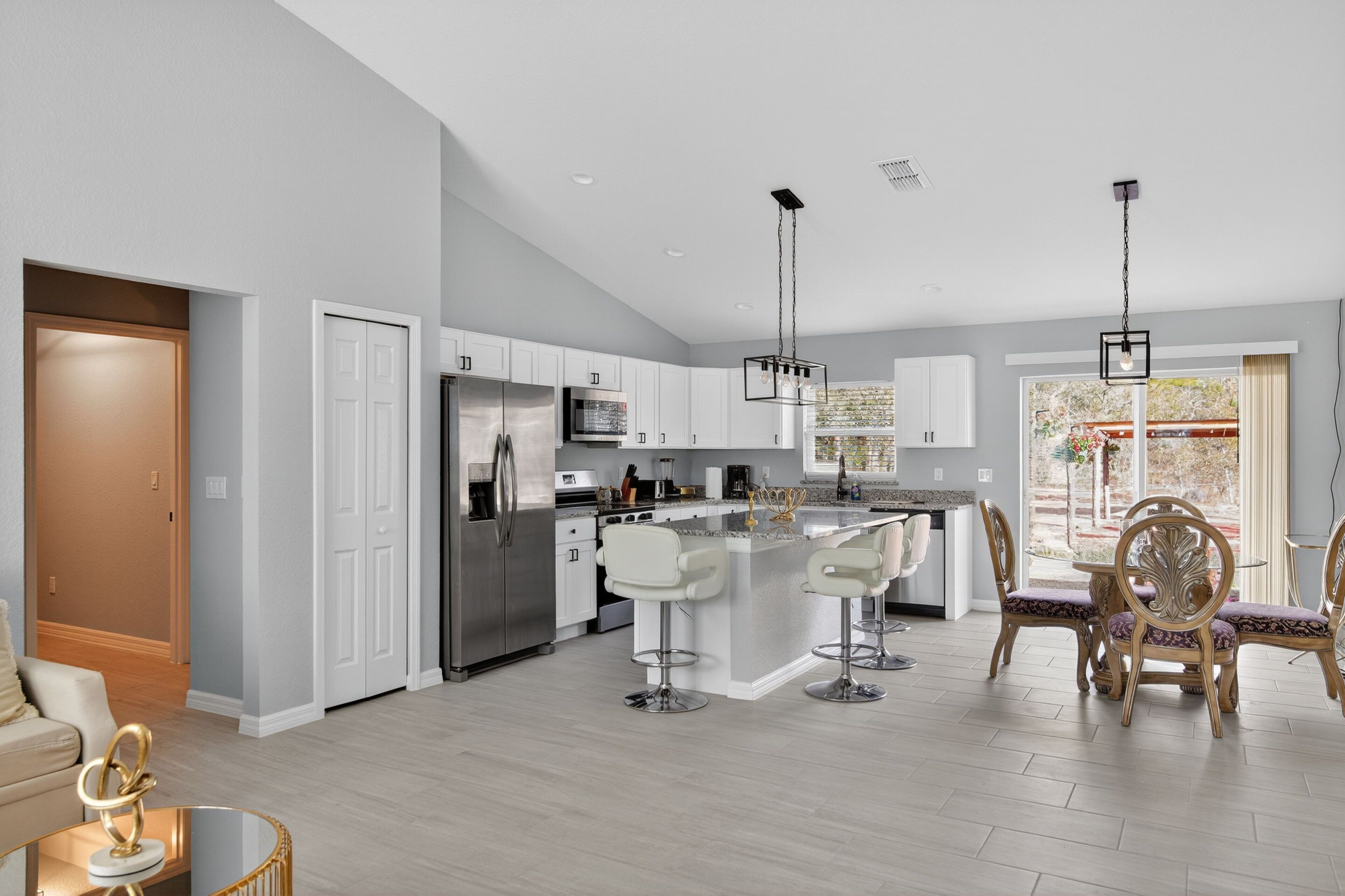 House, 3 Bedrooms | Private kitchen | Fridge, oven, coffee/tea maker