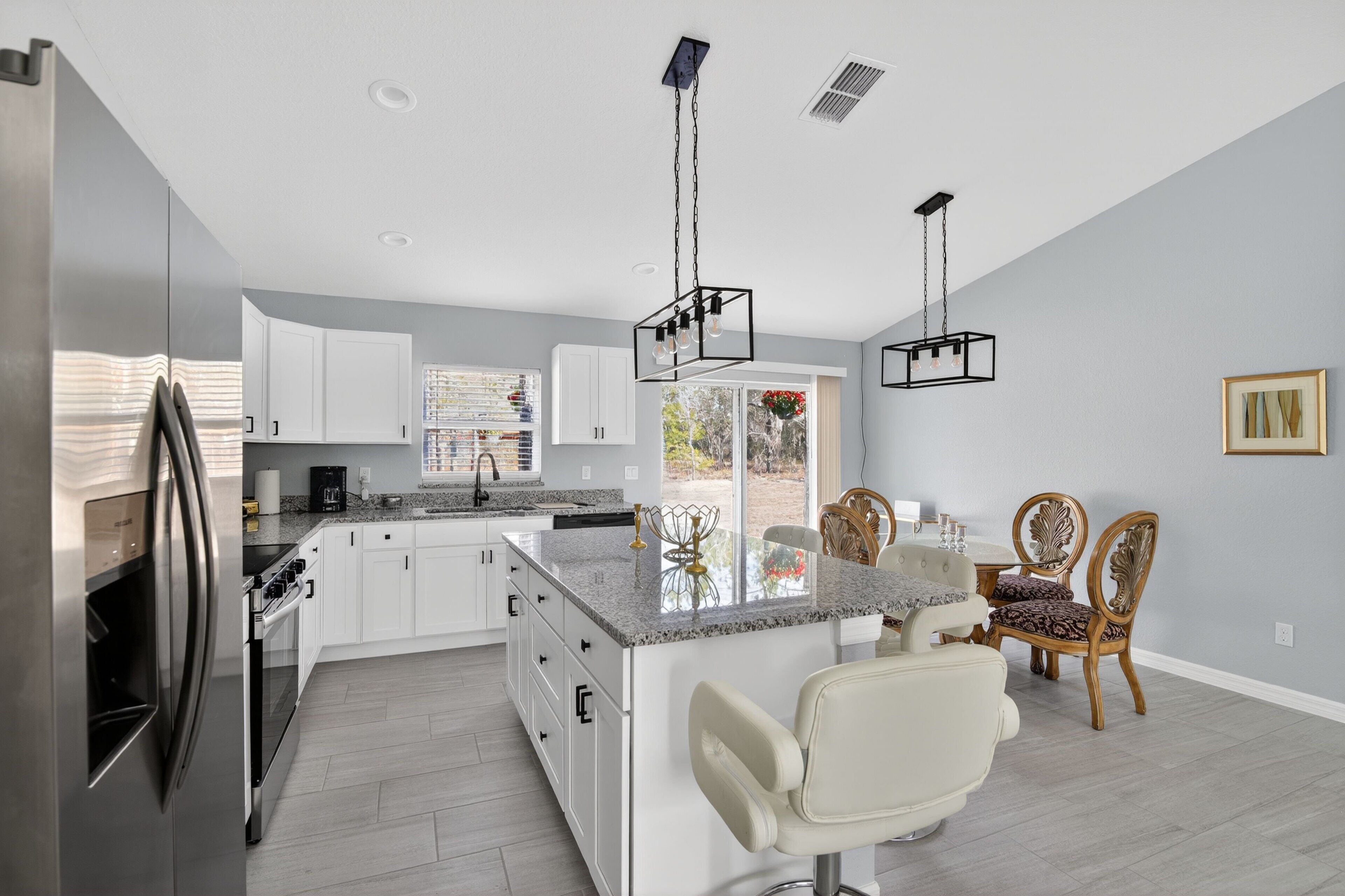 House, 3 Bedrooms | Private kitchen | Fridge, oven, coffee/tea maker