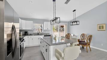 House, 3 Bedrooms | Private kitchen | Fridge, oven, coffee/tea maker