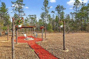 House, 3 Bedrooms | Property grounds