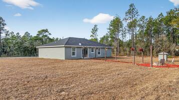 House, 3 Bedrooms | Exterior