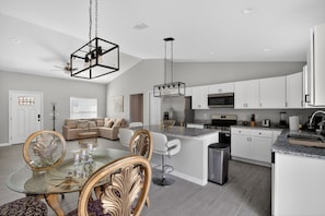 Interior - Modern Luxurious Home On 1 Private Acre 3 Bedroom Home (Dunnellon)