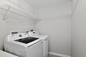 House, 3 Bedrooms | Interior - Modern Luxurious Home On 1 Private Acre 3 Bedroom Home (Dunnellon)