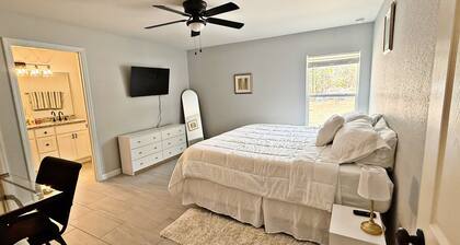 Modern Luxurious Home On 1 Private Acre 3 Bedroom Home