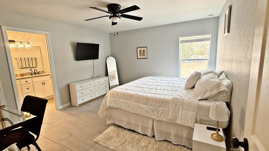 Modern Luxurious Home On 1 Private Acre 3 Bedroom Home