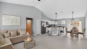 House, 3 Bedrooms | Living area | Smart TV, streaming services