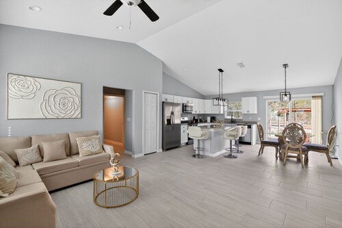 Modern Luxurious Home On 1 Private Acre 3 Bedroom Home