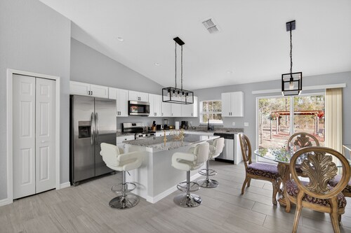 Modern Luxurious Home On 1 Private Acre 3 Bedroom Home