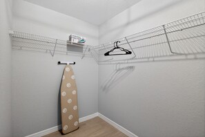 House, 3 Bedrooms | Interior - Modern Luxurious Home On 1 Private Acre 3 Bedroom Home (Dunnellon)