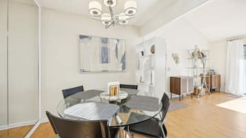 Condo, 2 Bedrooms | Dining