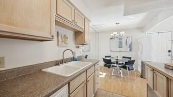 Kondominium, 2 kamar tidur | Dapur pribadi